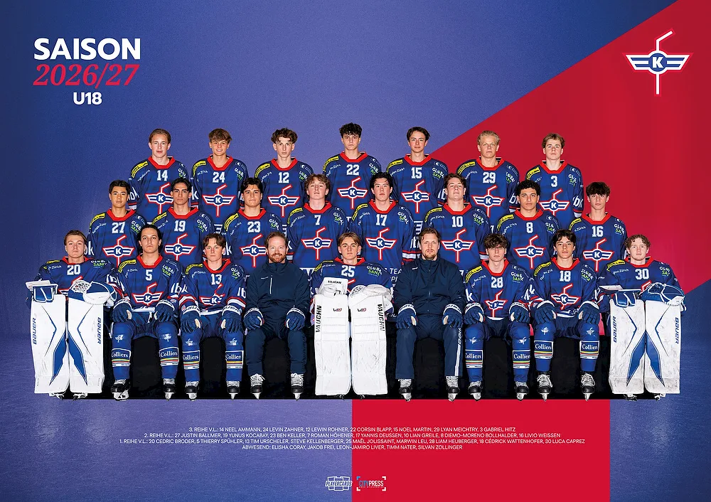 Teamfoto der U18-Elit des EHC Kloten in blauen Ausw&auml;rtstrikots, Saison 2026/27