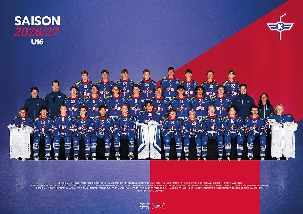 Teamfoto U16 EHC Kloten Saison 2026/27 mit Spielern, Torh&uuml;tern und Trainerstab in Spielkleidung