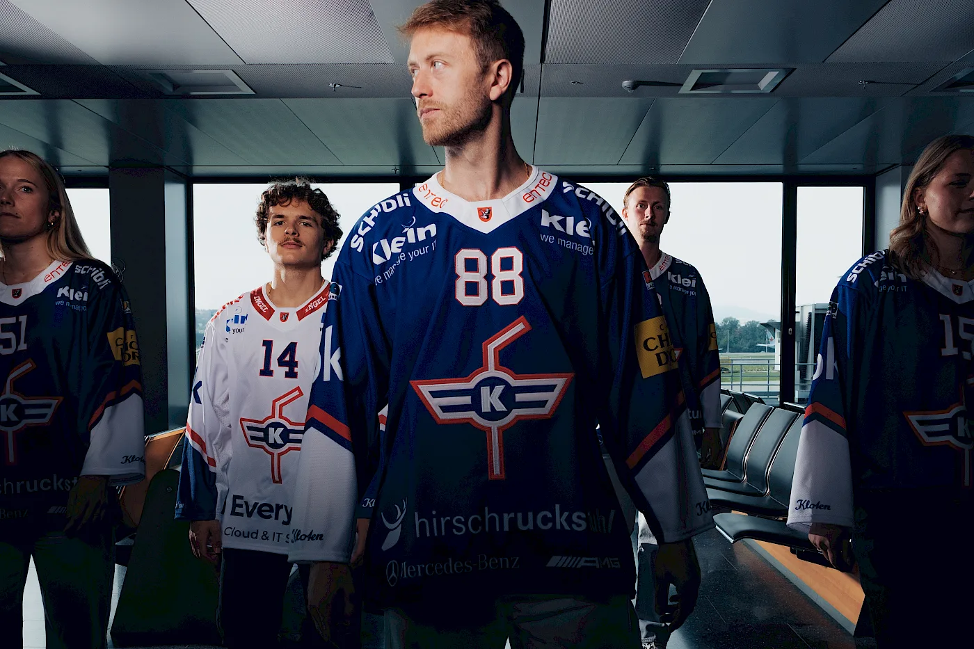 Dein Trikot mit deiner Nummer & deinem Namen